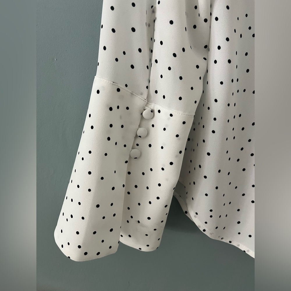 Elegant White House Black Market Flare Sleeve Blouse Size 6 Polka Dots Tie Neck - Picture 4 of 4